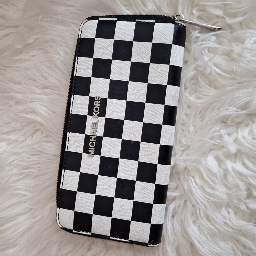 Michael Kors Checker wallet